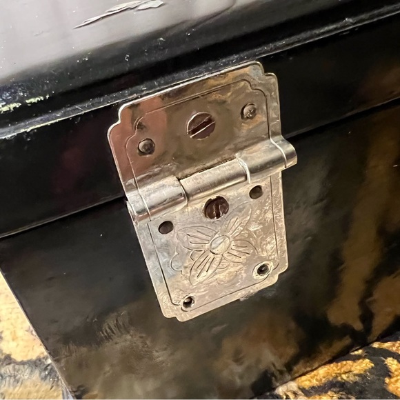 Beautiful Asian Black Laquer & Mother of Pearl Jewelry Box w/ Cherry Blossoms - Picture 16 of 16